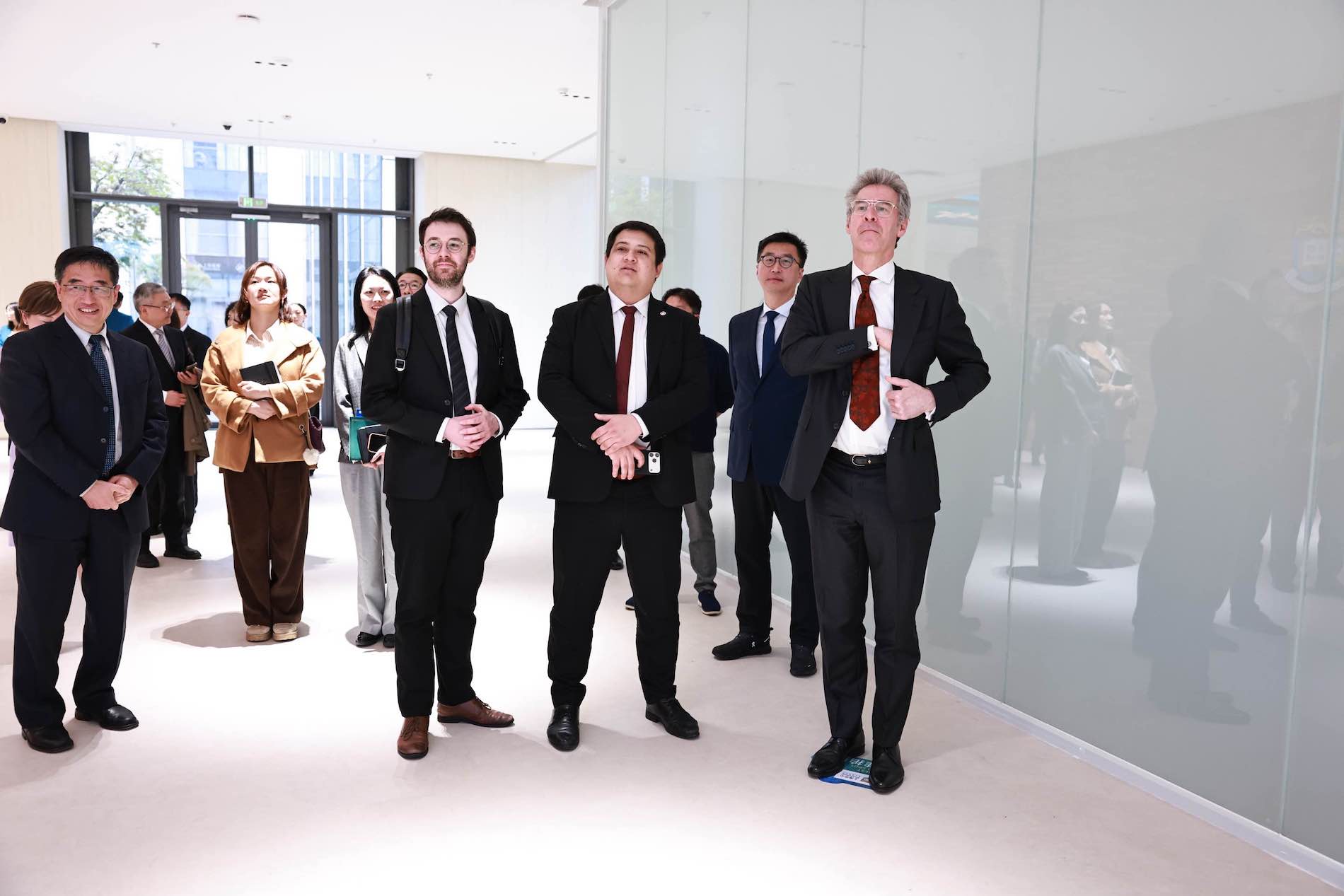 参观香港大学经济管理学院上海中心