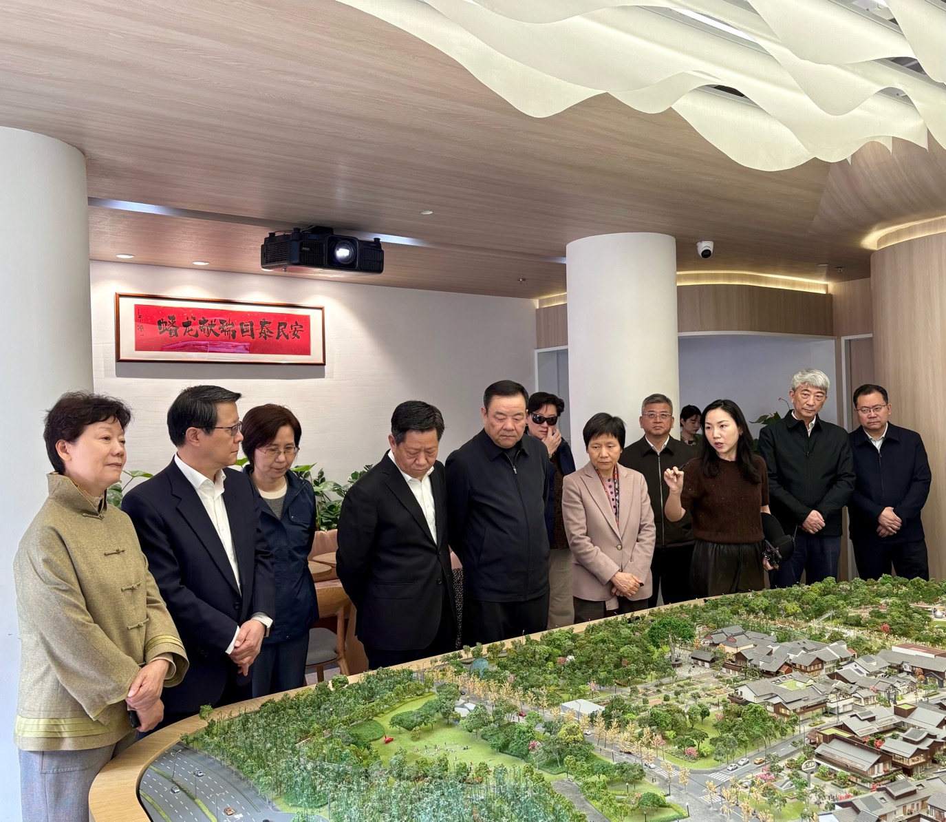 走访调研蟠龙“城中村”改造项目