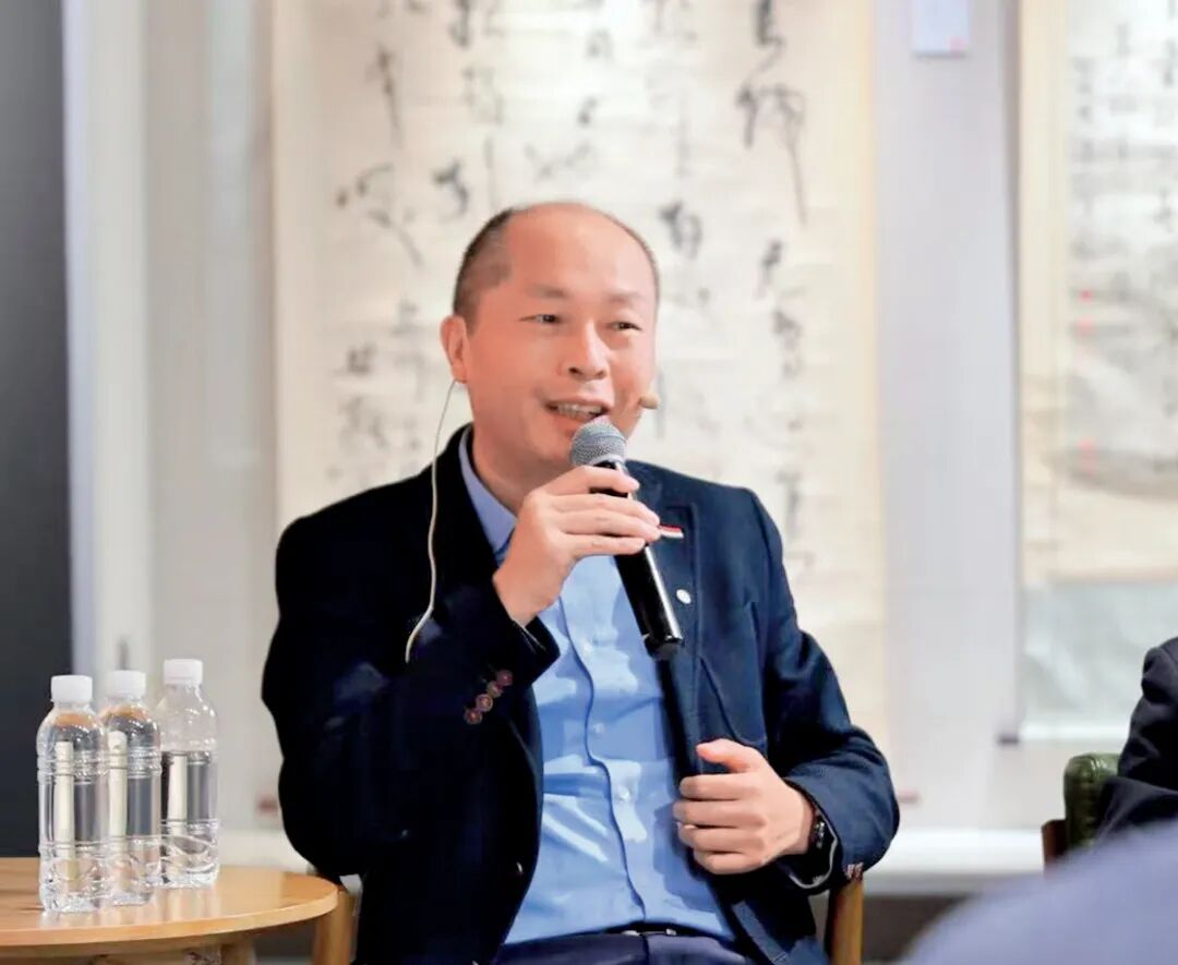 朱旗委员在接受采访 &nbsp;（受访者供图）