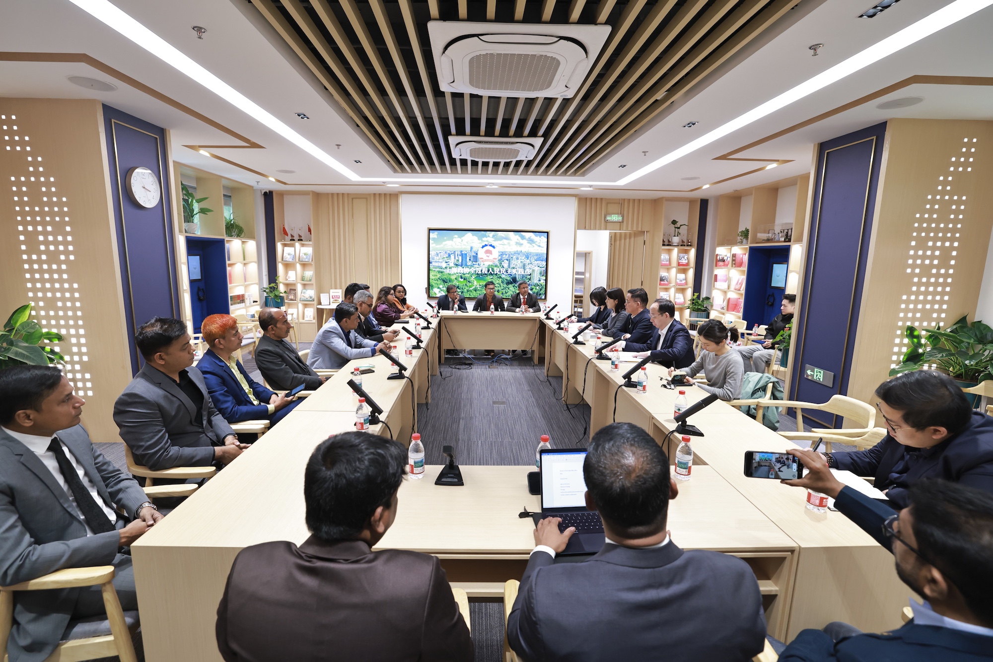 座谈交流 张昊摄