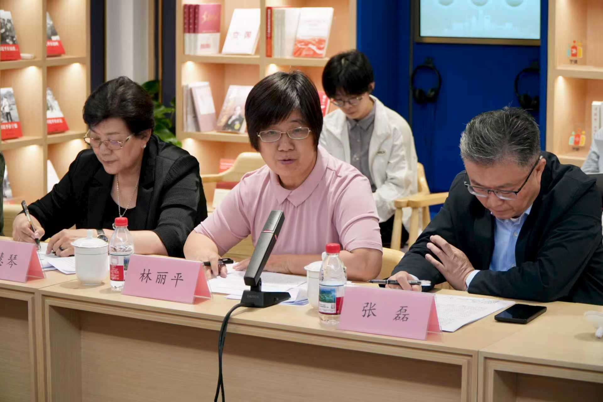 委员与提案承办单位协商交流
