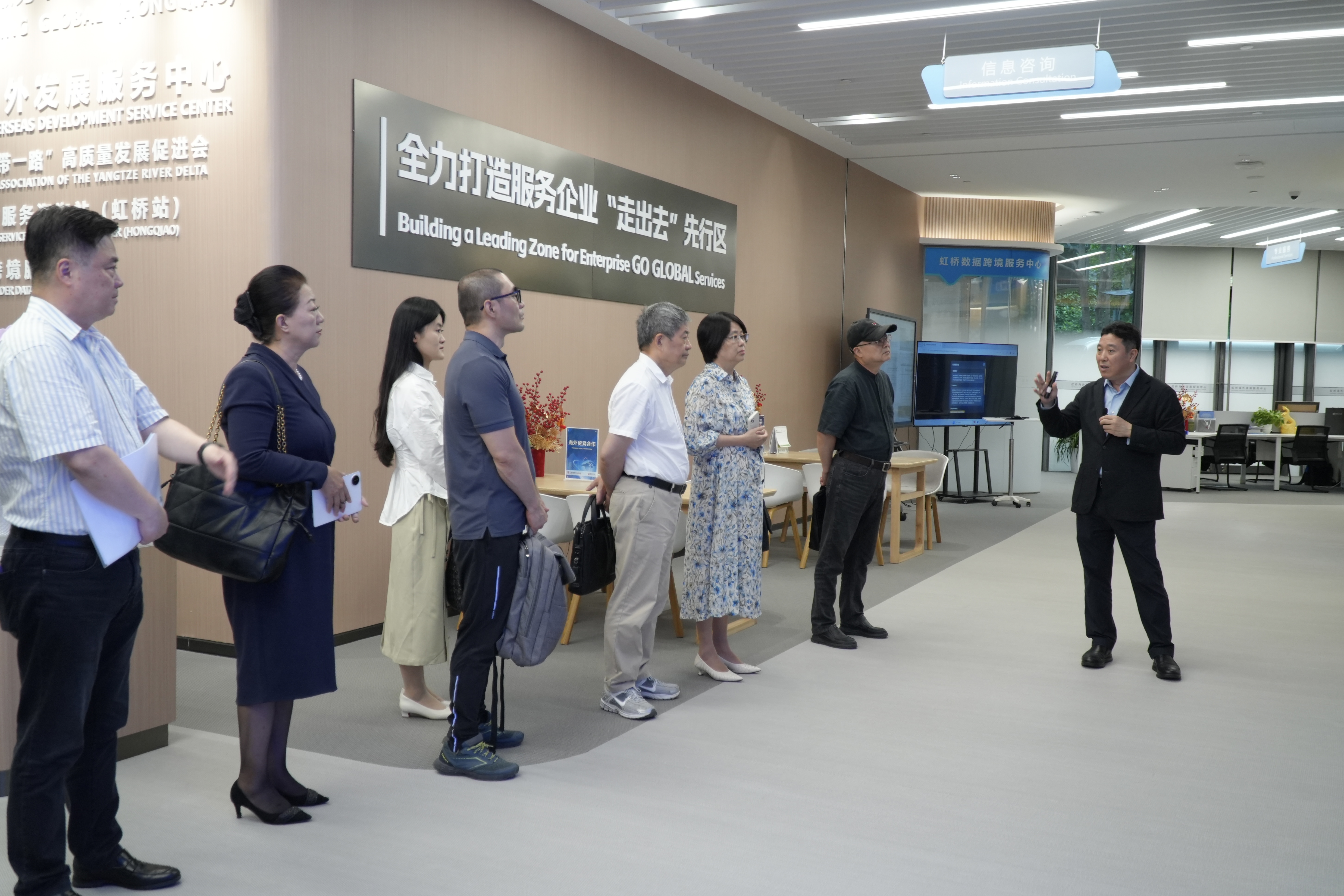 实地视察虹桥国际中央商务区