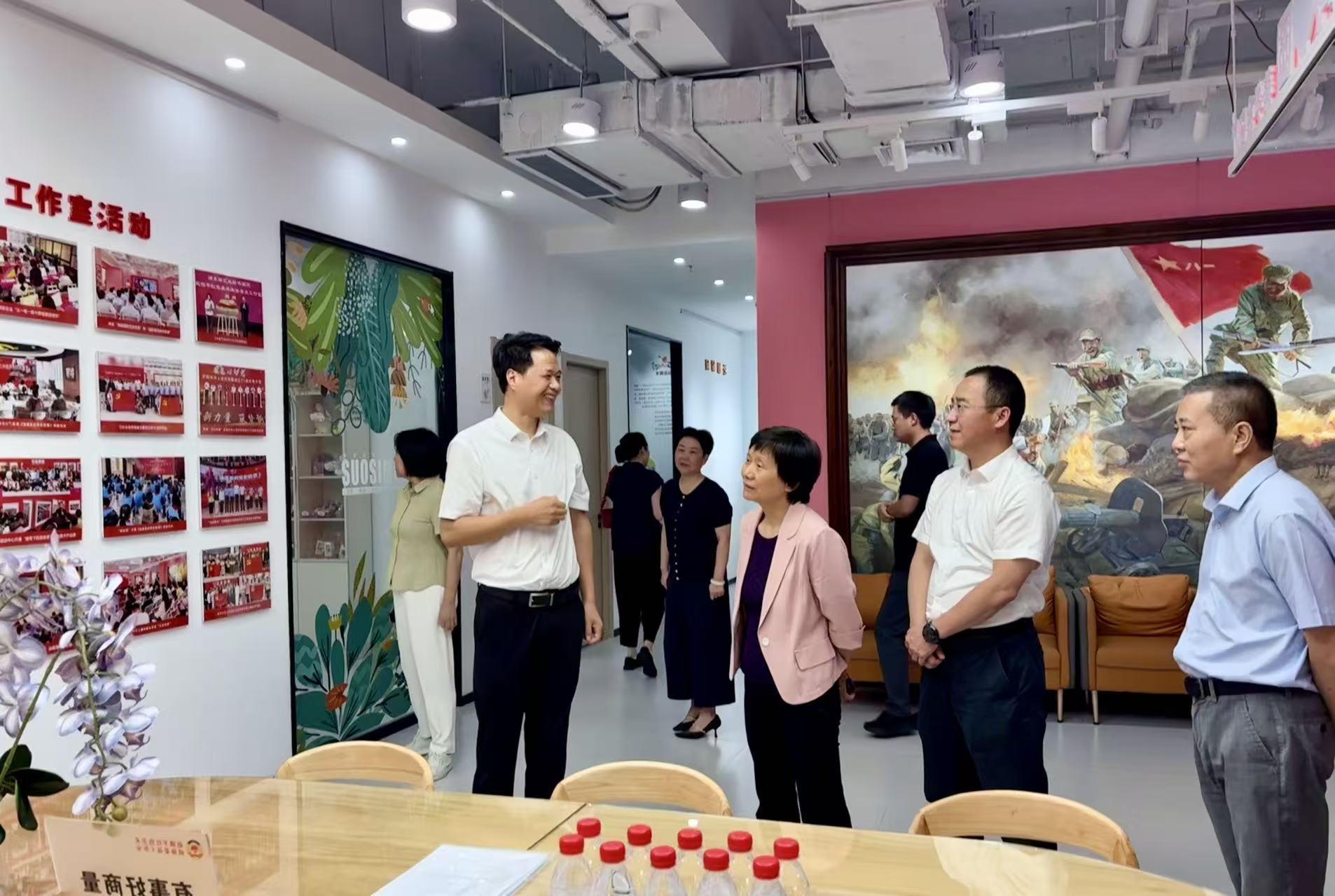 走访调研赵锁平红色美术政协委员工作室