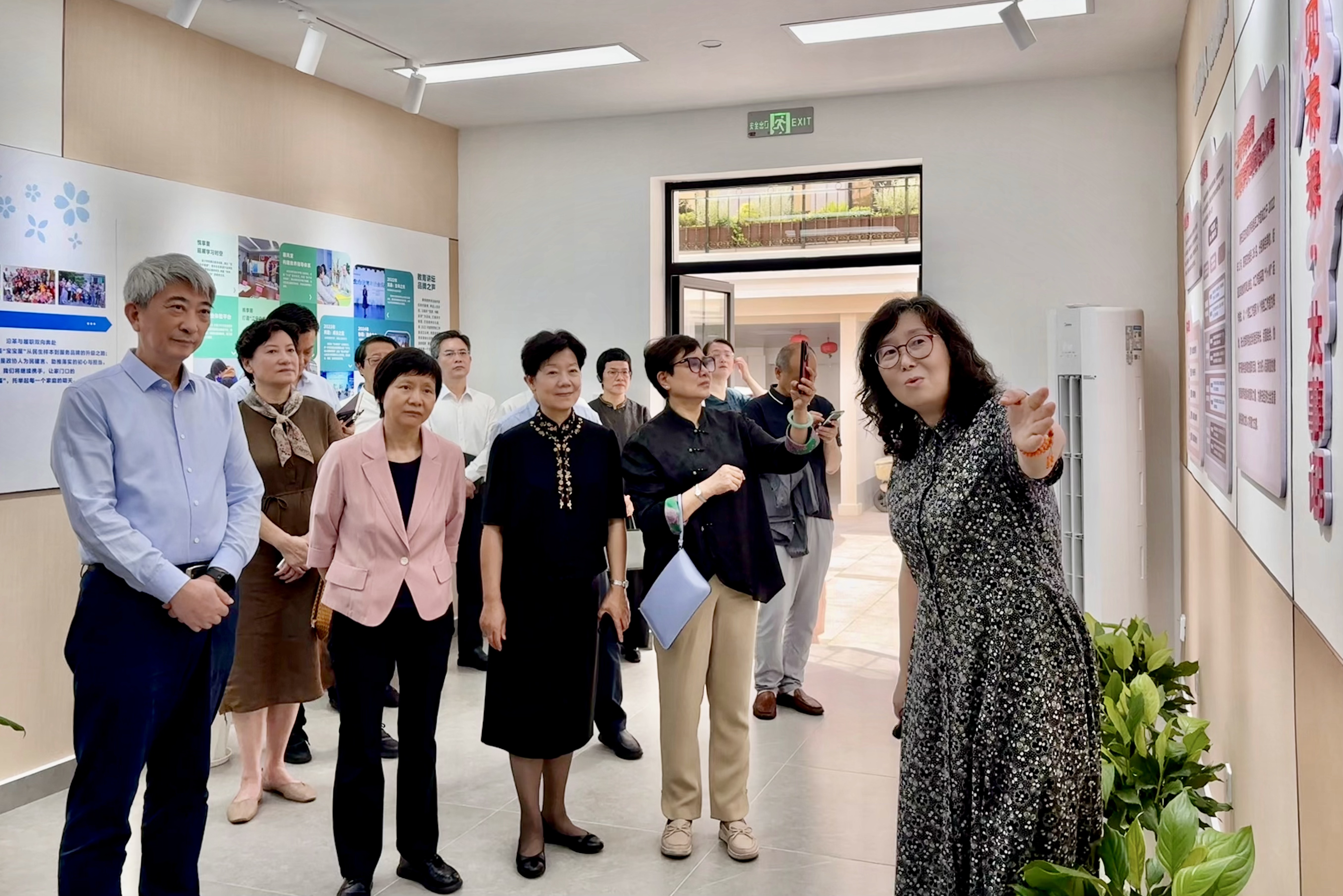 走访调研静安区教育界别政协委员工作室 王茹雪摄