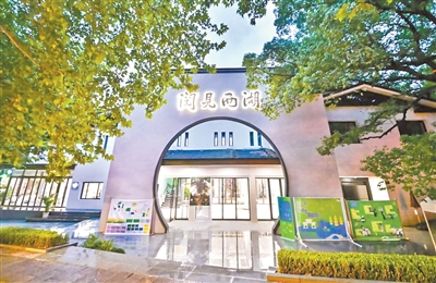 浙江杭州“阅见西湖”文化空间。<BR/>杭州晓风书屋供图