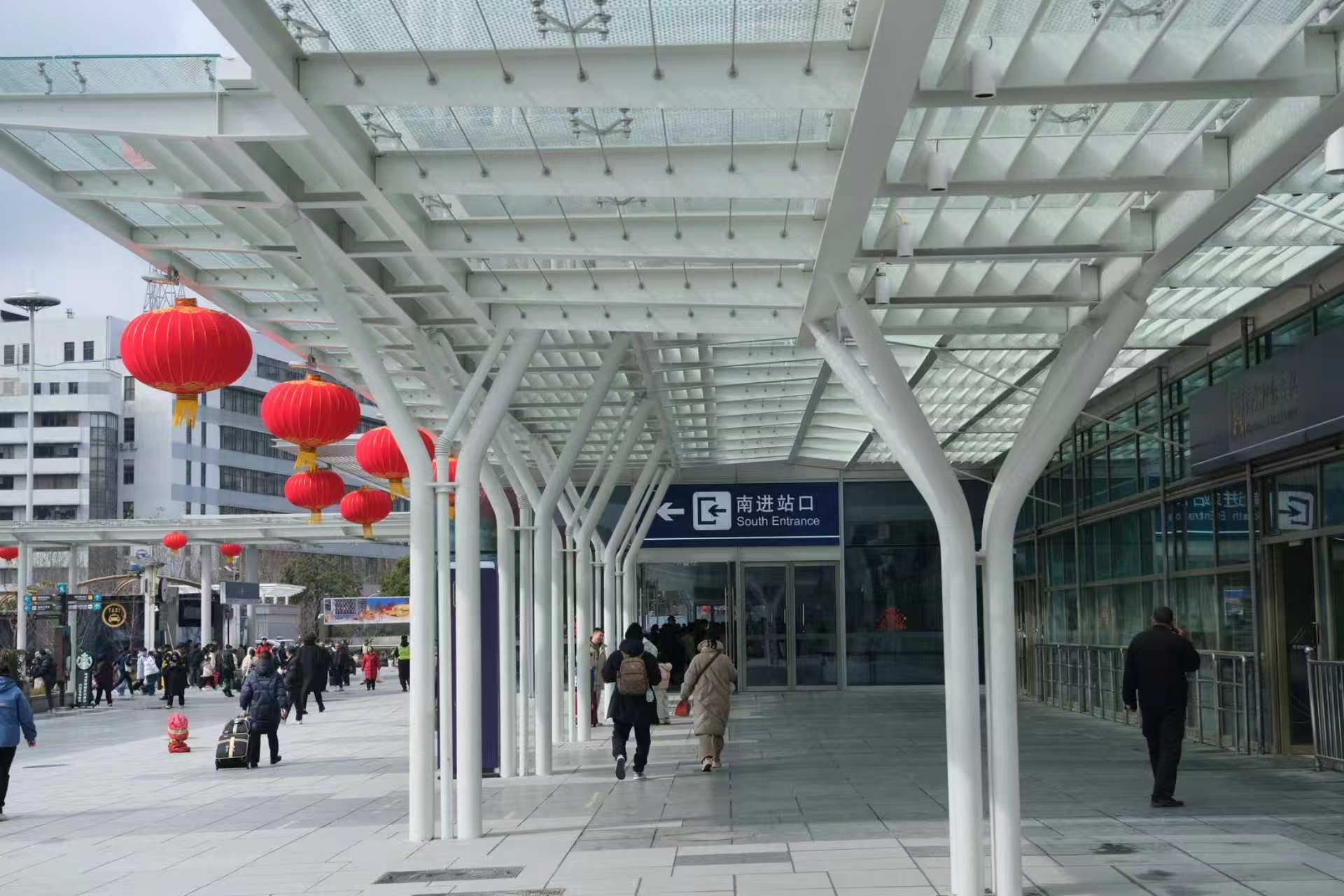 上海站南广场风雨连廊 国铁上海局供图