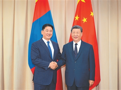 当地时间8月31日下午,国家主席习近平在比什凯克出席2026年上海合作组织峰会期间会见蒙古国总统呼日勒苏赫。<BR/>新华社记者 燕 雁摄