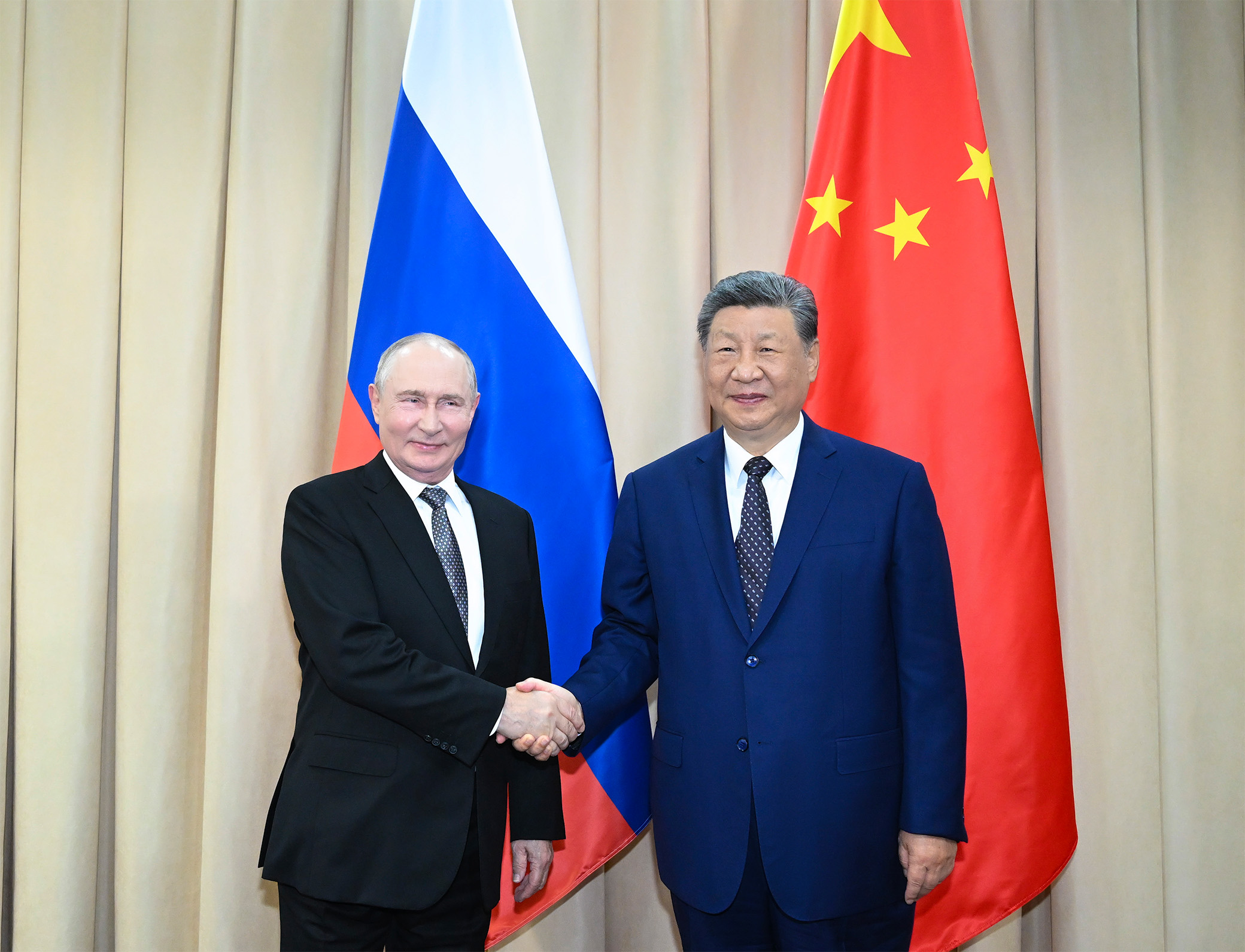 当地时间8月31日下午,国家主席习近平在比什凯克出席2026年上海合作组织峰会期间会见俄罗斯总统普京。<BR/>新华社记者 李 响摄