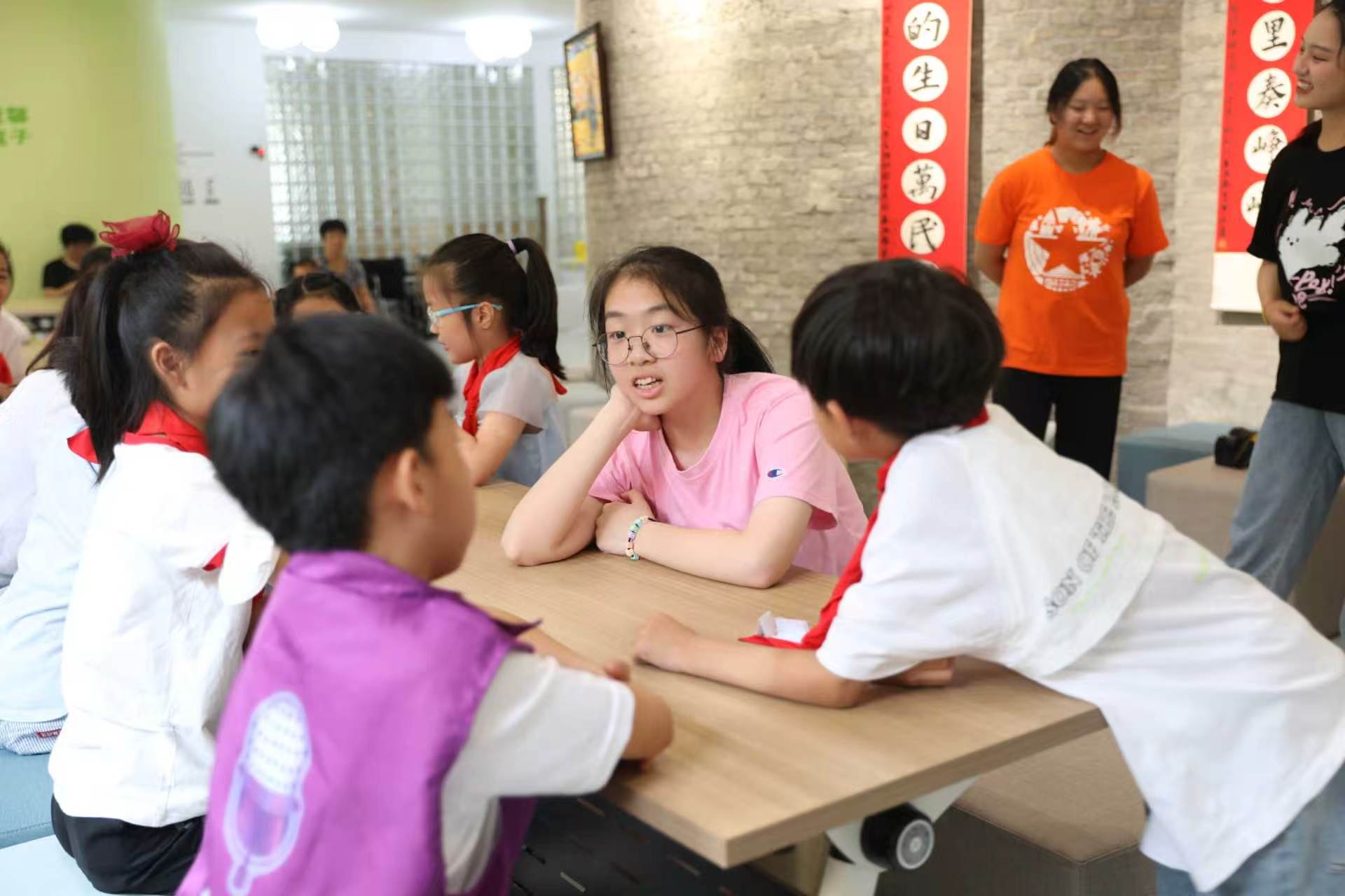 胡曦月和学弟学妹分享调研经验