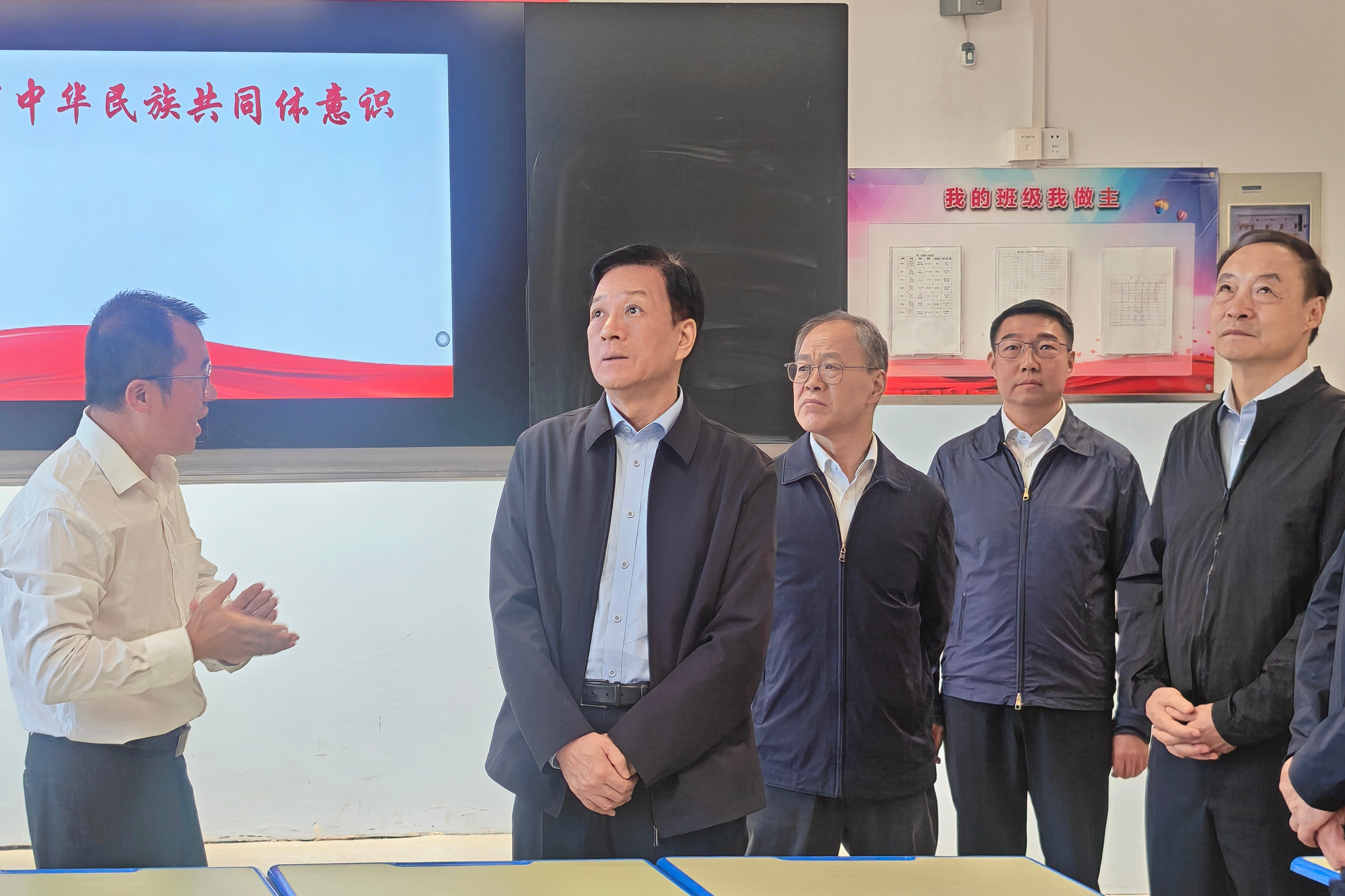 走访果洛西宁民族中学