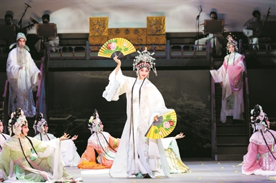 《太和正音——故宫昆曲萃集》中《长生殿·月宫重圆》剧照