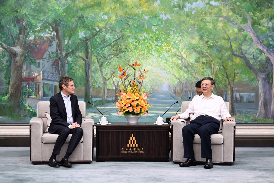 会见美国铁狮门公司首席执行官徐瑞柏