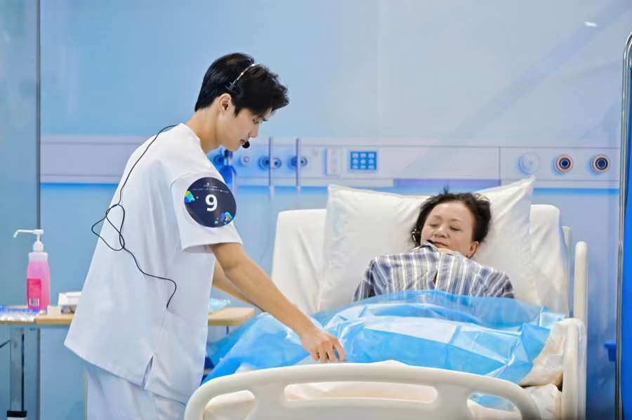 上海世界技能大赛健康和社会照护项目中国队选手闵思达摘金