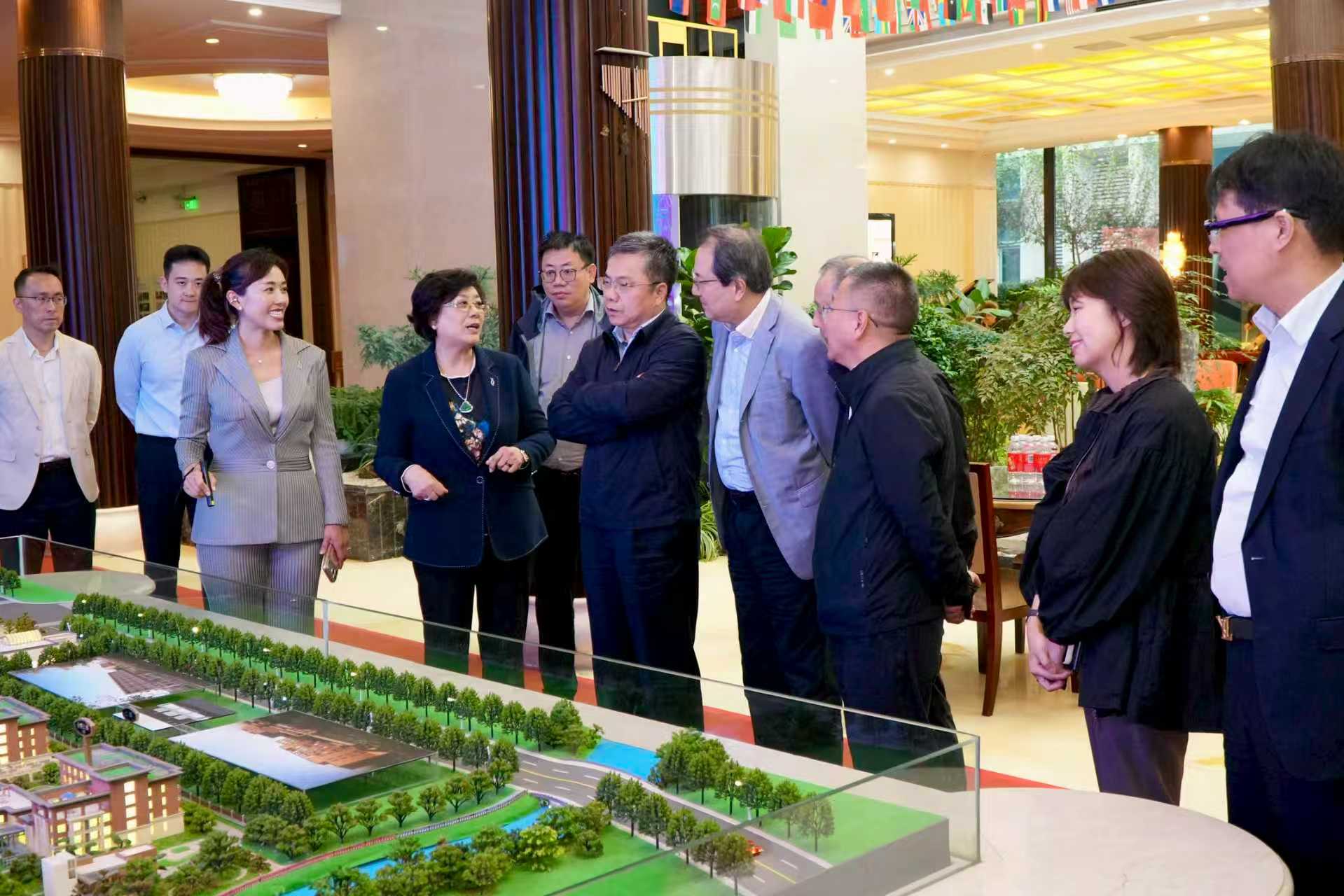 考察新东苑·快乐家园