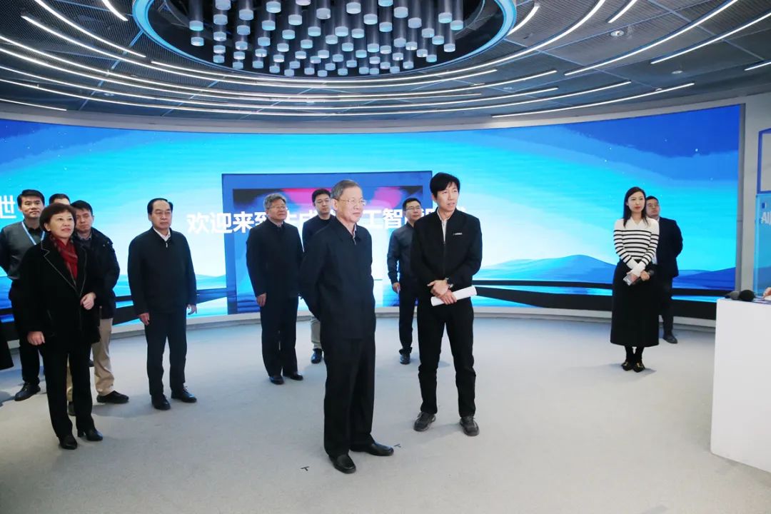 调研组考察百度集团