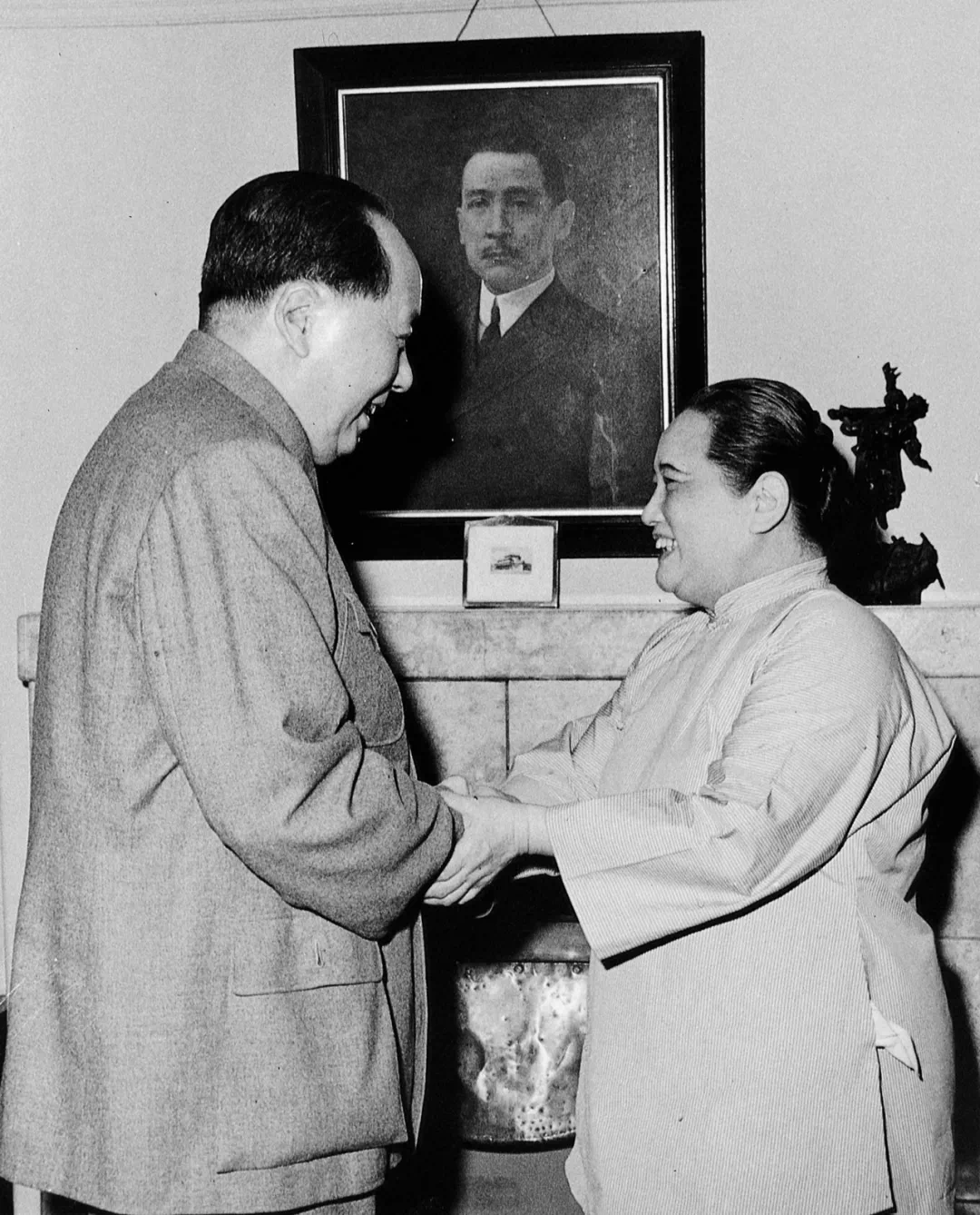 1961年5月11日毛泽东来寓所看望宋庆龄