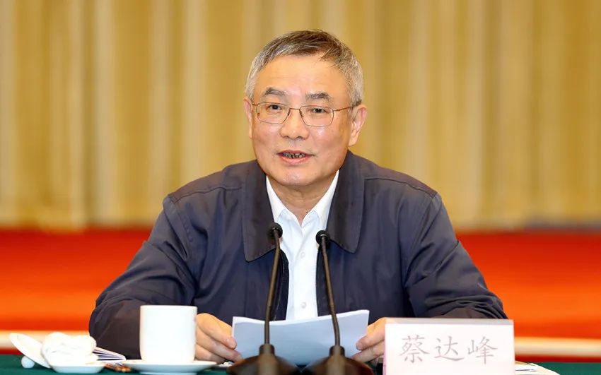 3日下午，调研组在武汉召开座谈会，蔡达峰出席座谈会并讲话。