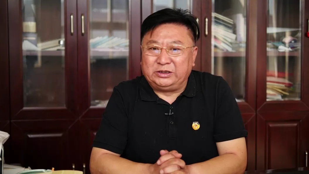 委员,平谷区镇罗营镇上镇村党支部书记兼村委会主任刘德宏刚一进屋,就