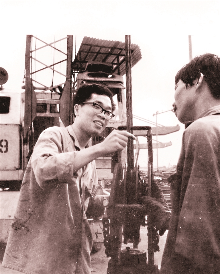 忆当年｜包起帆上海港技术创新亲历记：从码头工人到抓斗大王_钩沉