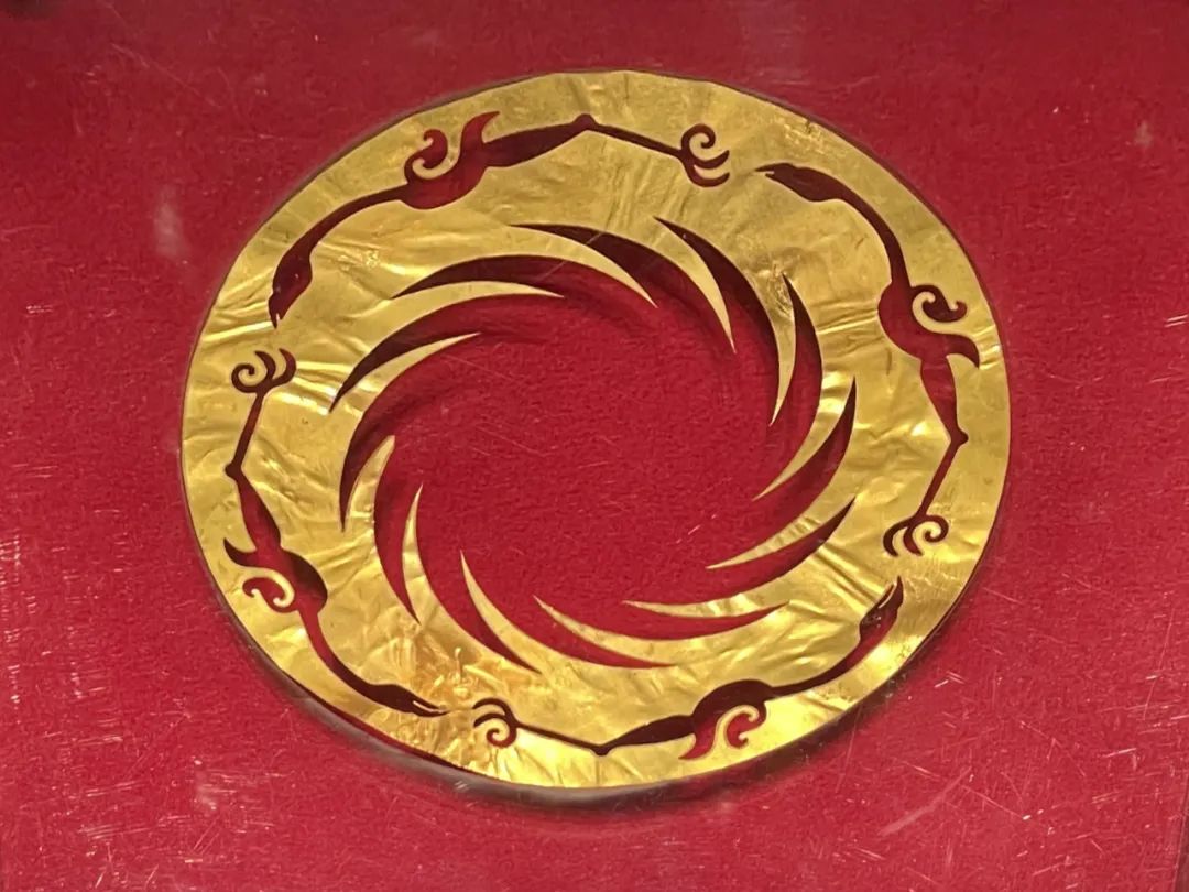 而这次,在由上海大学博物馆与四川广汉三星堆博物馆共同主办,成都金沙