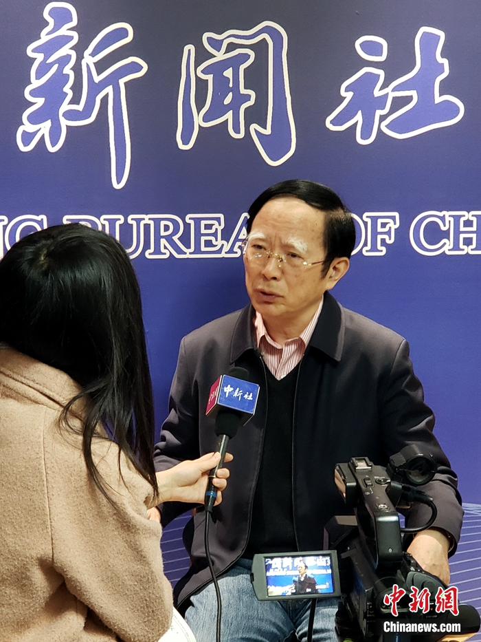 王学典:建议在原深度贫困地区率先普及十二年义务教育