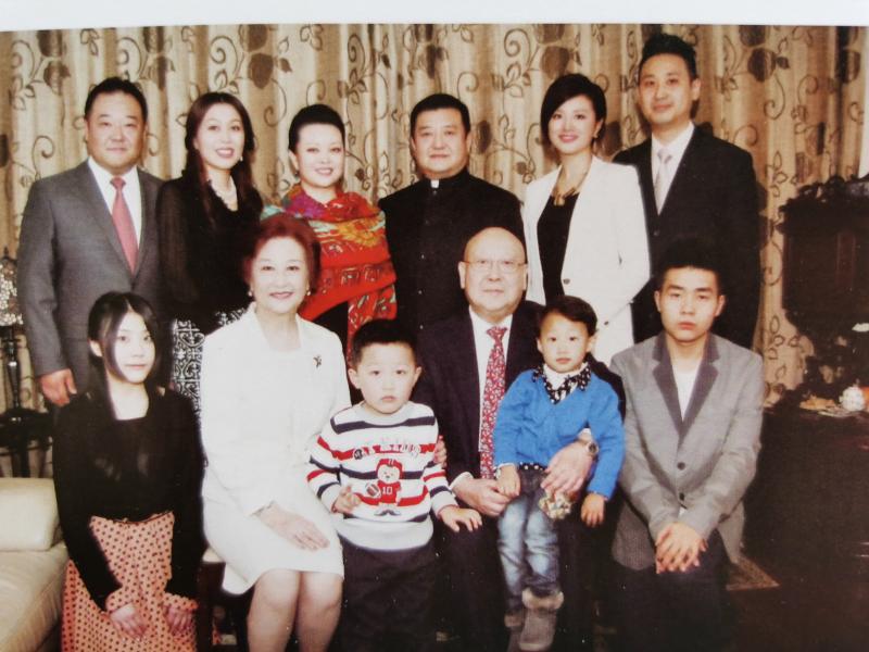 尚长荣三章入籍上海三十年