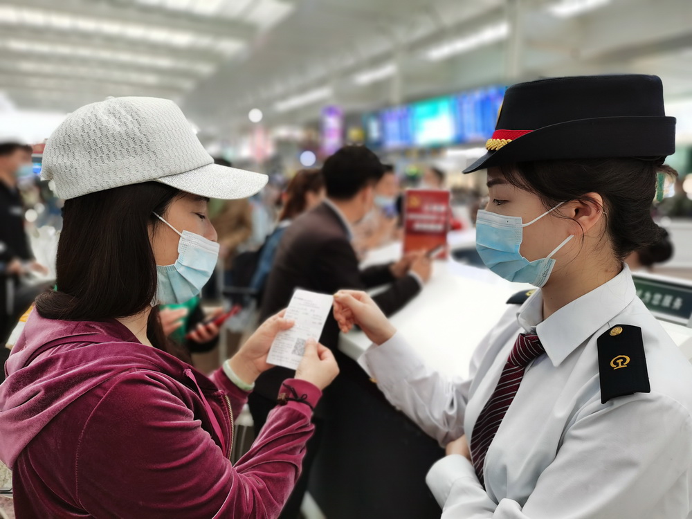 铁路上海站今日预计发送旅客58万人,接近历史最高峰