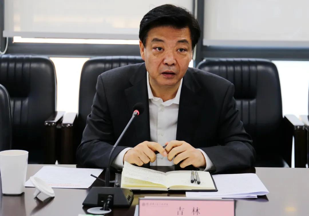 随后召开的座谈会上,张爱林,李学伟,郭军,钟秉枢,曹卫东,刘可钦,刘畅