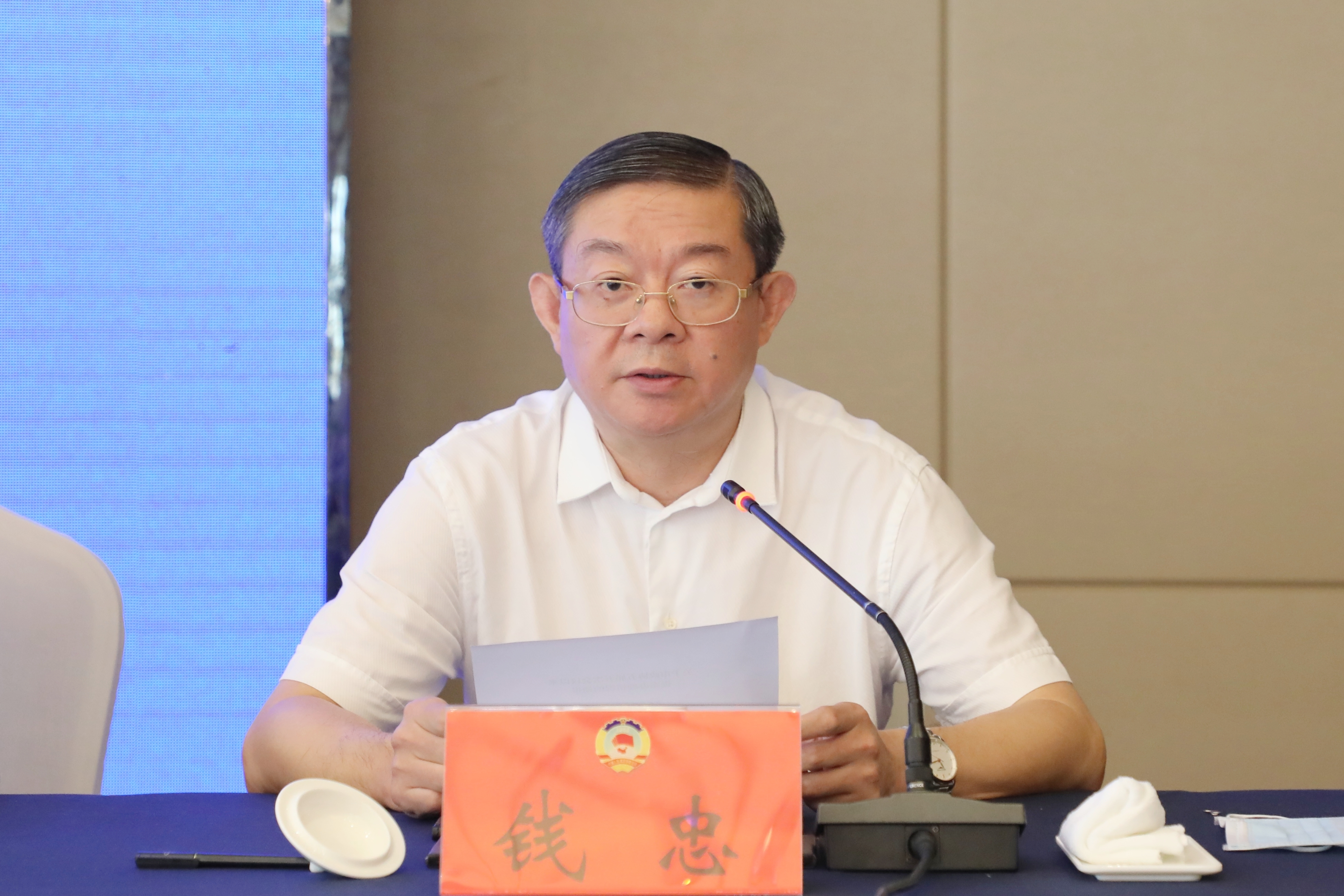 泰州市政府秘书长钱忠到会通报市政协五届五次会议以来提案办理情况