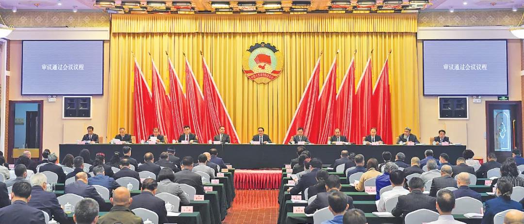 新疆自治区政协十二届十七次常委会会议召开