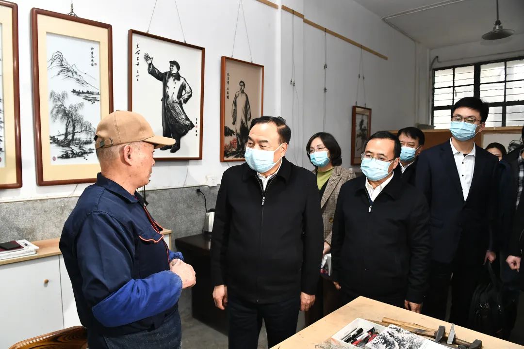 唐良智出席 新时代万里长江诗画卷与书画小品展开展