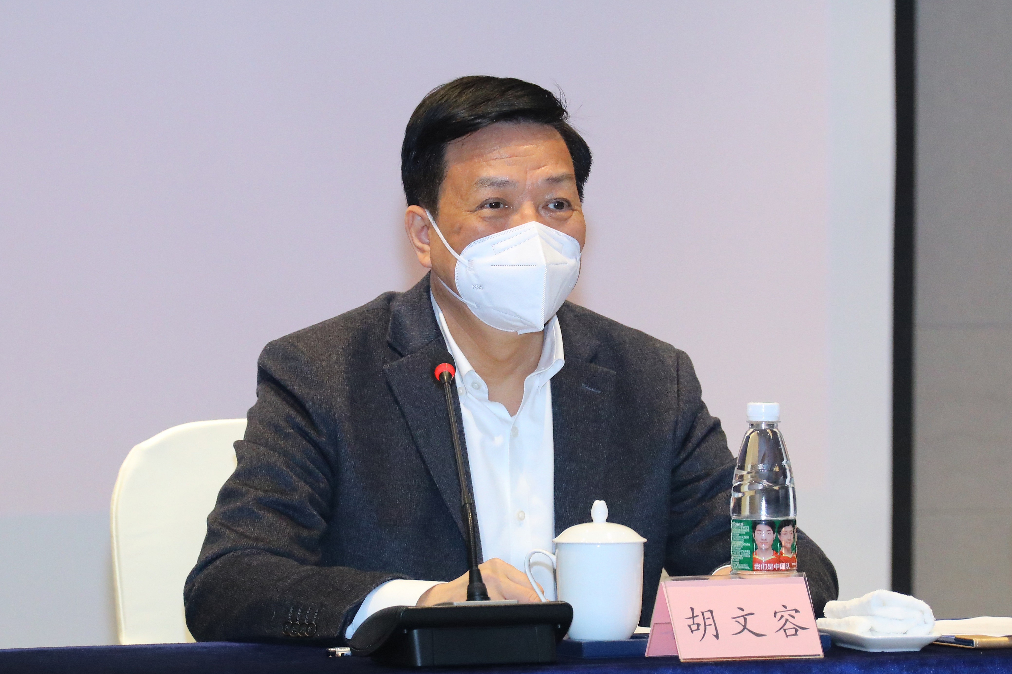 胡文容看望上海市政协港澳委员