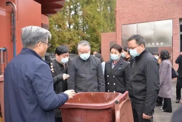 2022年12月2日,闵行区政协开展湿垃圾处置重点提案专项视察活动现场。资料照片
