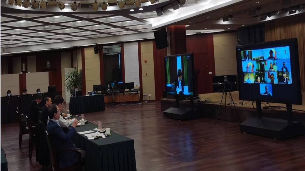 上海市政协与外商代表视频会议现场。方敏摄