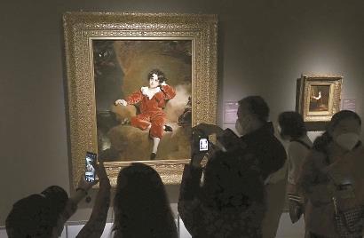 1月22日，观众在上海博物馆观看特展“从波提切利到梵高——英国国家美术馆珍藏展”。