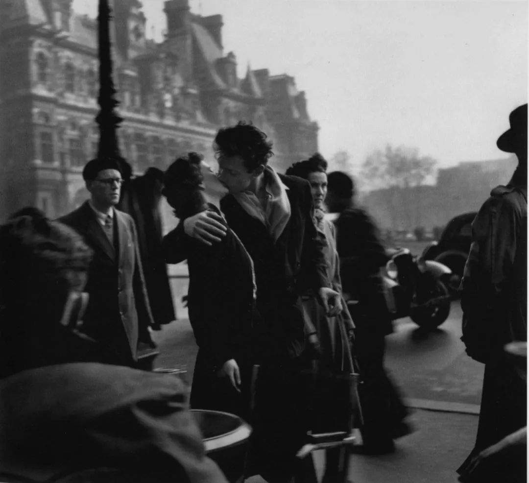 巴黎春天的浪漫，1950年，杜瓦诺摄