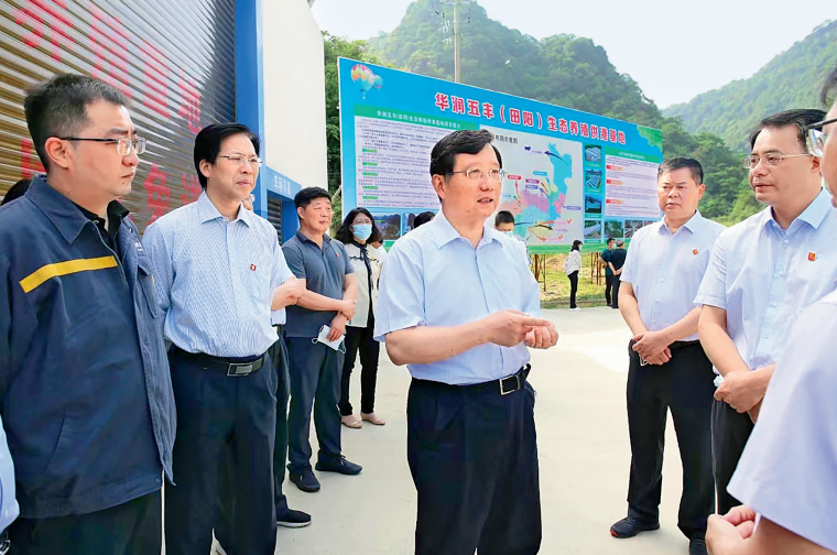 2021年4月,全国政协社会和法制委员会调研组就“建立健全农村低收入人口和欠发达地区帮扶机制”在广西壮族自治区调研。(全国政协社会和法制委员会办公室供图