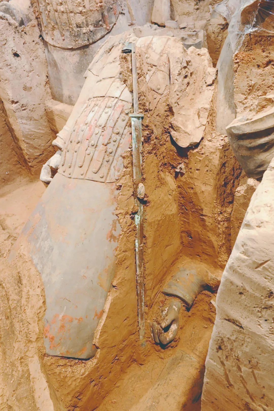 秦始皇帝陵兵马俑一号坑第三次发掘的兵马俑坑。本文图片来源：央视新闻