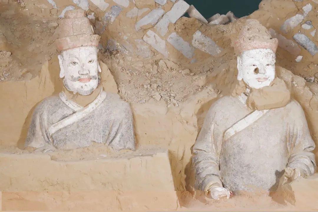 清平堡遗址出土彩绘泥塑。