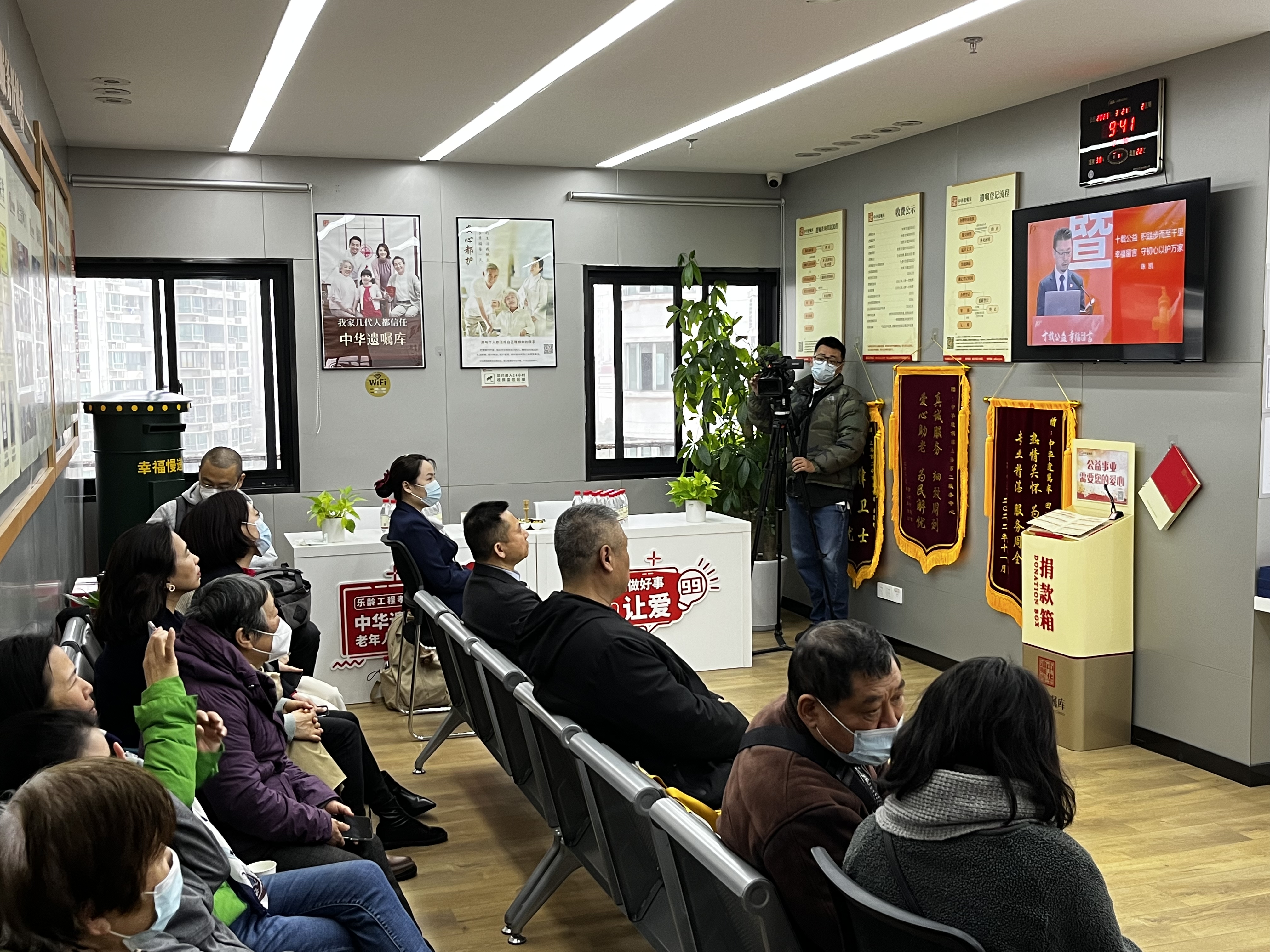 中华遗嘱库上海第二服务中心邀请市民观看《2022中华遗嘱库白皮书》发布会直播。蒋乐来&nbsp;图