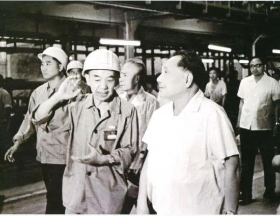 1980年7月，邓小平视察武钢
