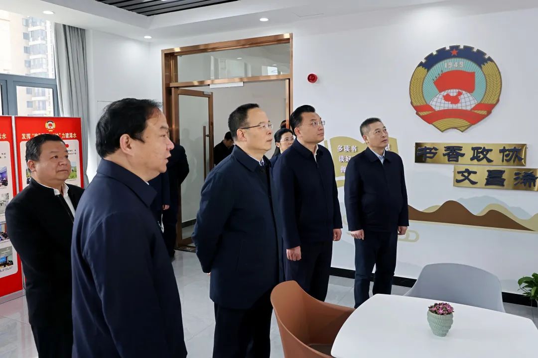 3月29日，孙伟主席在浠水县政协调研委员之家建设情况。