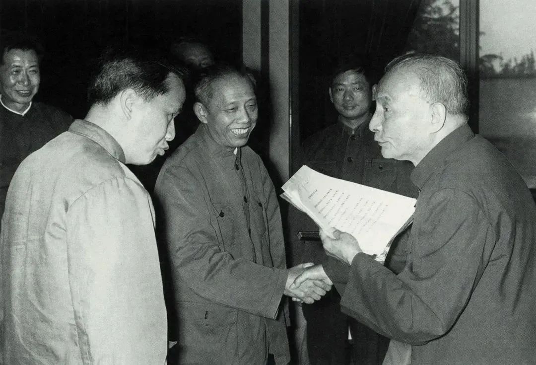 陈云调研宝钢建设