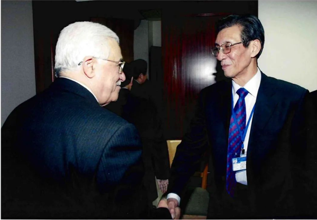 2006年1月,入选外交部赴巴勒斯坦6人观选团并与阿巴斯主席会面