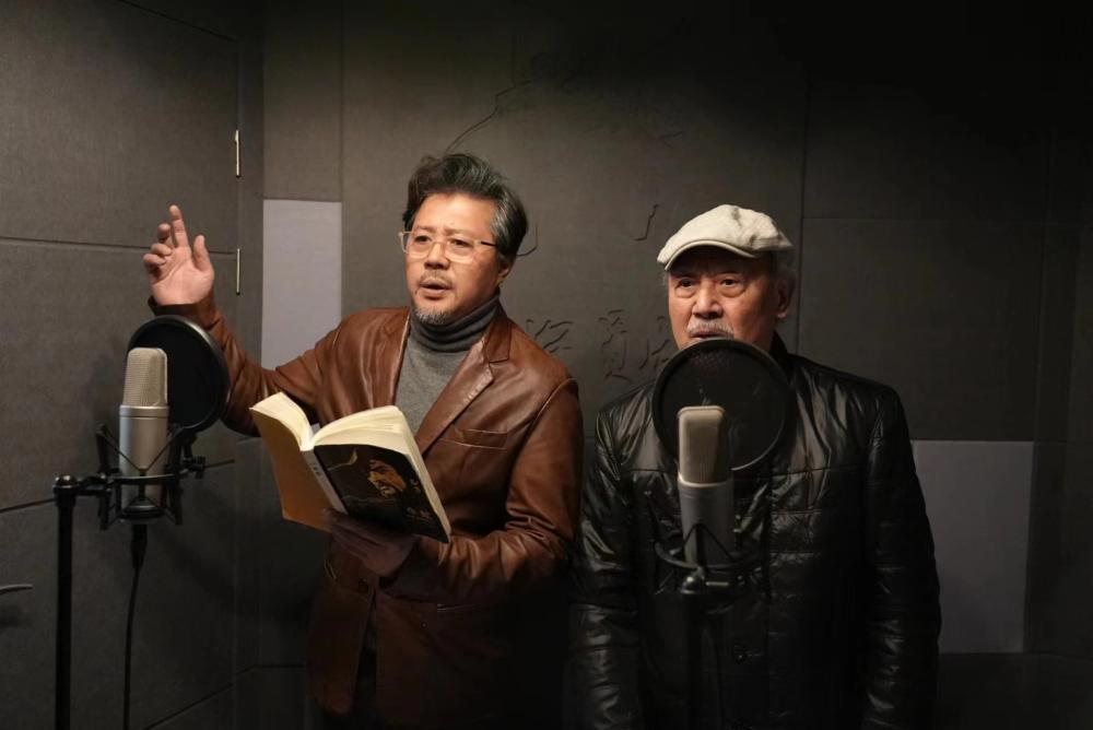 达式常、佟瑞欣在录制《牛虻》 上影演员剧团 提供