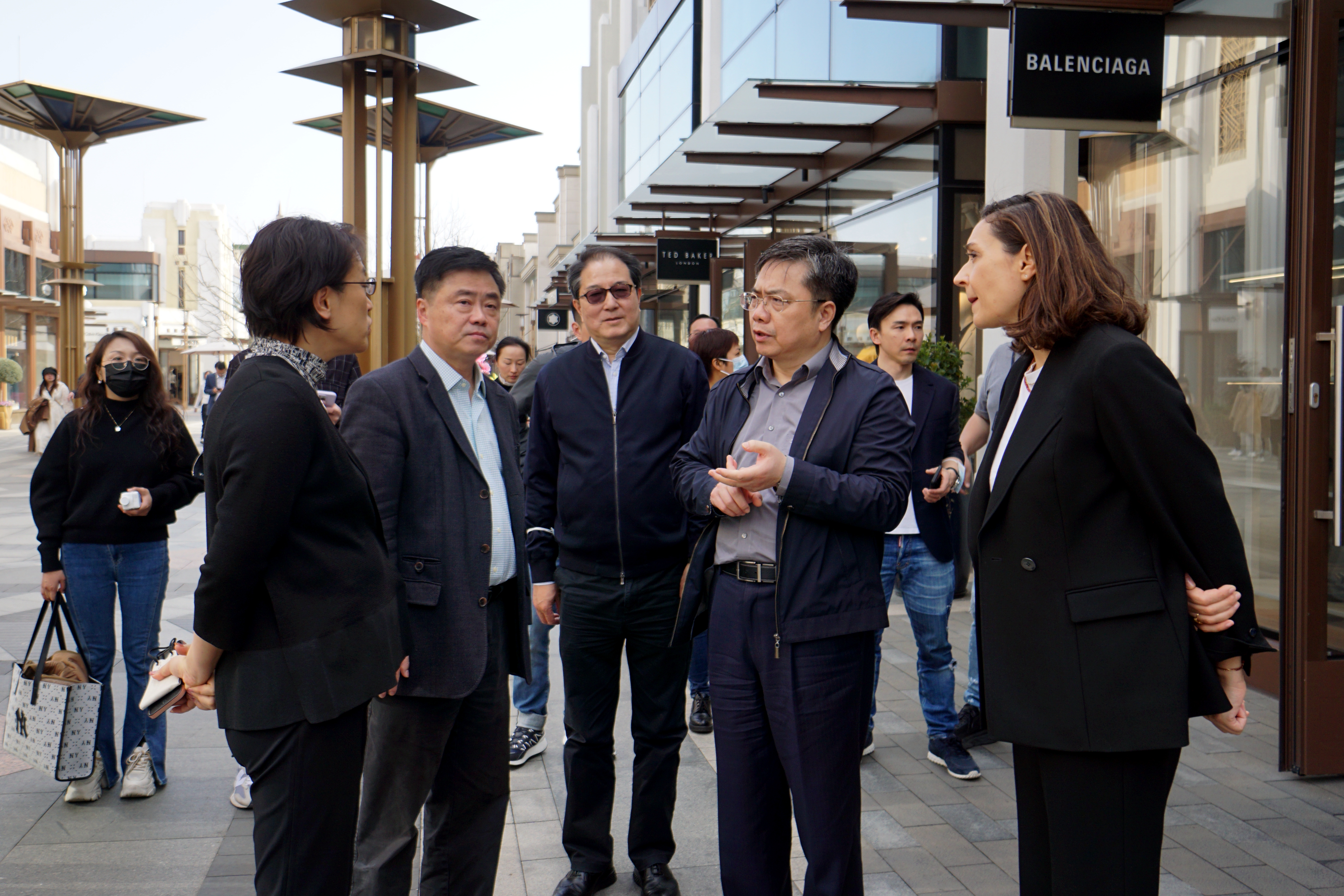 3月7日，课题组在上海国际旅游度假区调研主题公园和商业组合发展模式