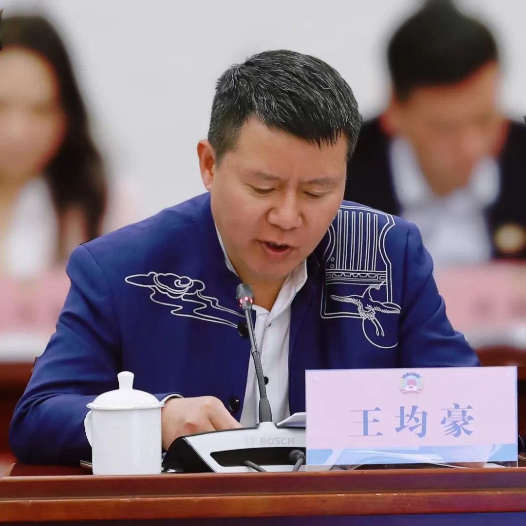 <strong>王均豪</strong><BR/>区政协常委,上海均瑶(集团)有限公司党委副书记、总裁,区工商联主席