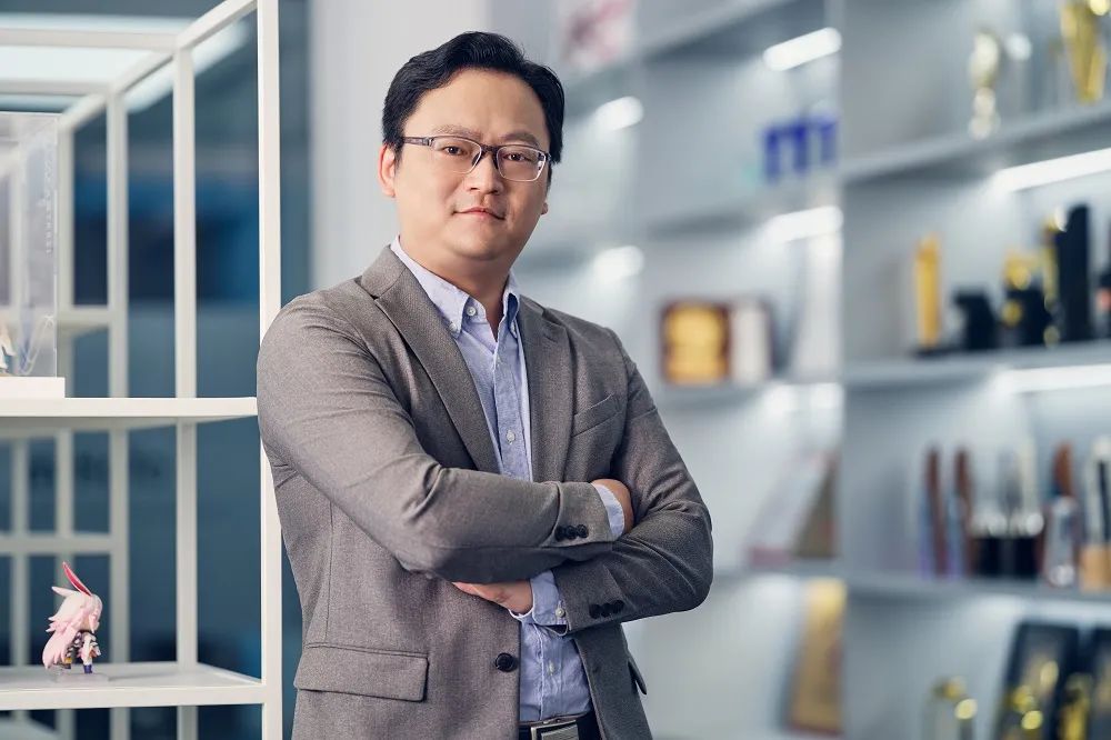 <strong>殷春波</strong><BR/>徐汇区政协委员,中共上海米哈游网络科技股份有限公司委员会副书记,上海米哈游网络科技股份有限公司副总裁、工会主席