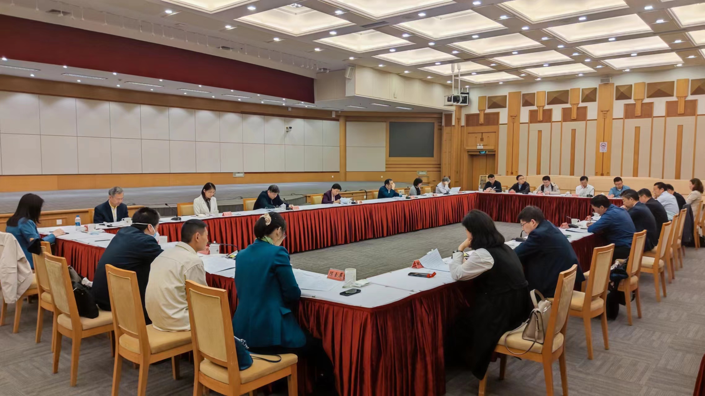 2023年4月19日，上海市政协人资环建委举办2023年本市关注森林活动组委会全体会议。（资料图片）