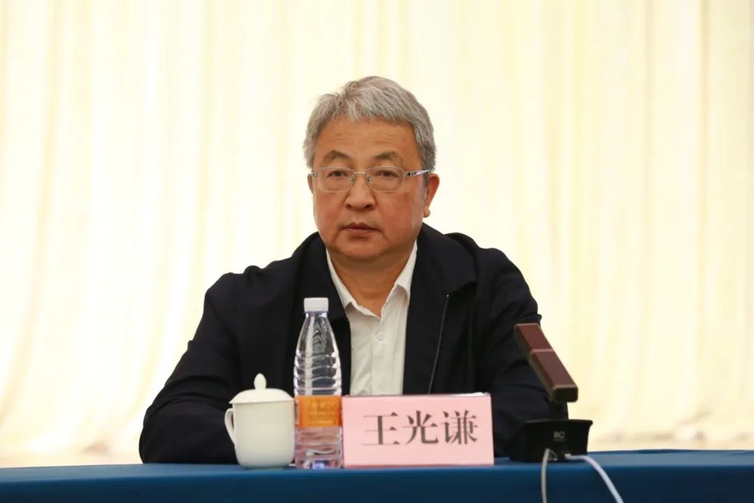 王光谦主持开幕会